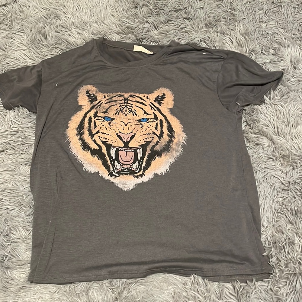 Altar’d State Cute Tiger Shirt!! size small!! great condition, only worn once! - Picture 1 of 3